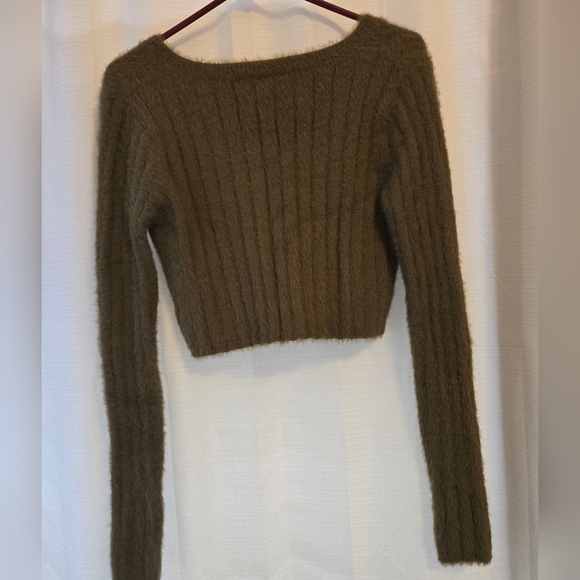 Urban Outfitters Green Cropped Sweater Vneck Fuzzy Soft, Small Womens Juniors - Picture 6 of 6